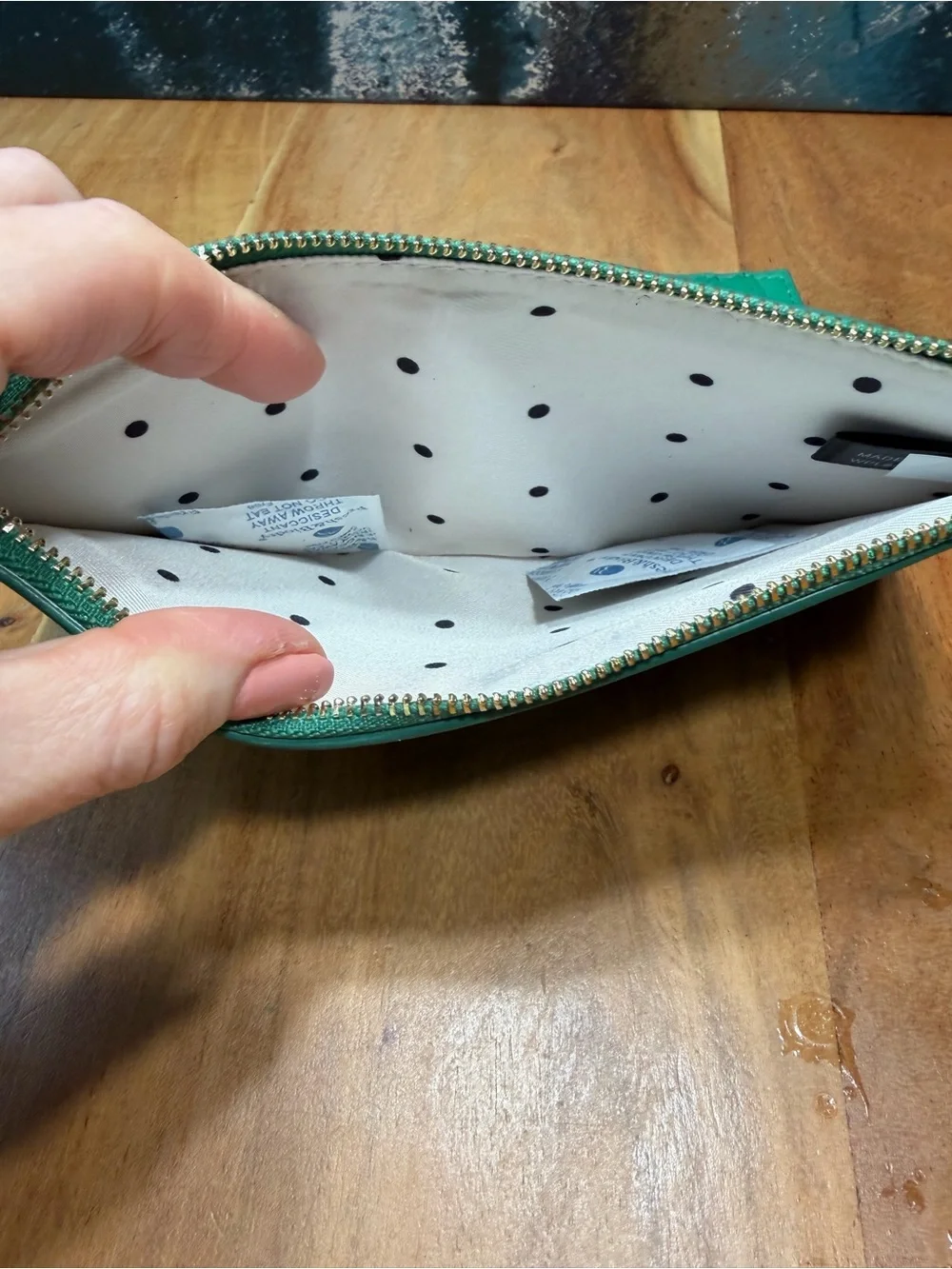“On 34th” Macy’s Minimalist Kelly Green Zip Around Wristlet Wallet NWOT